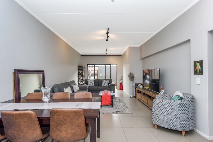 To Let 2 Bedroom Property for Rent in Bryanston Gauteng