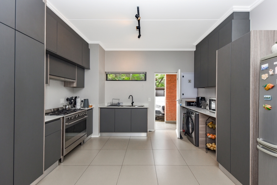 To Let 2 Bedroom Property for Rent in Bryanston Gauteng