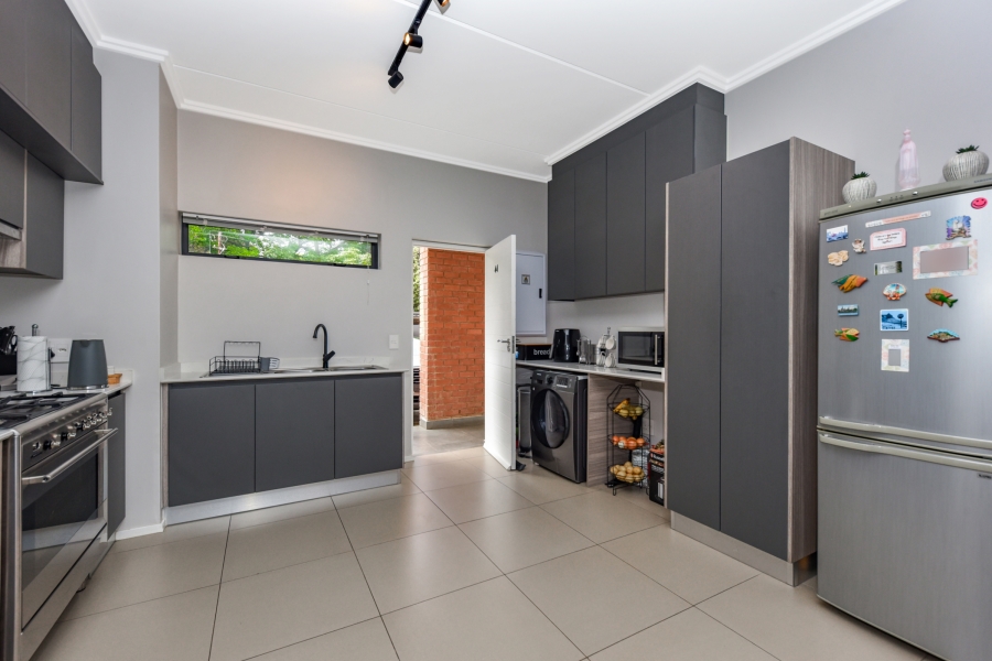 To Let 2 Bedroom Property for Rent in Bryanston Gauteng