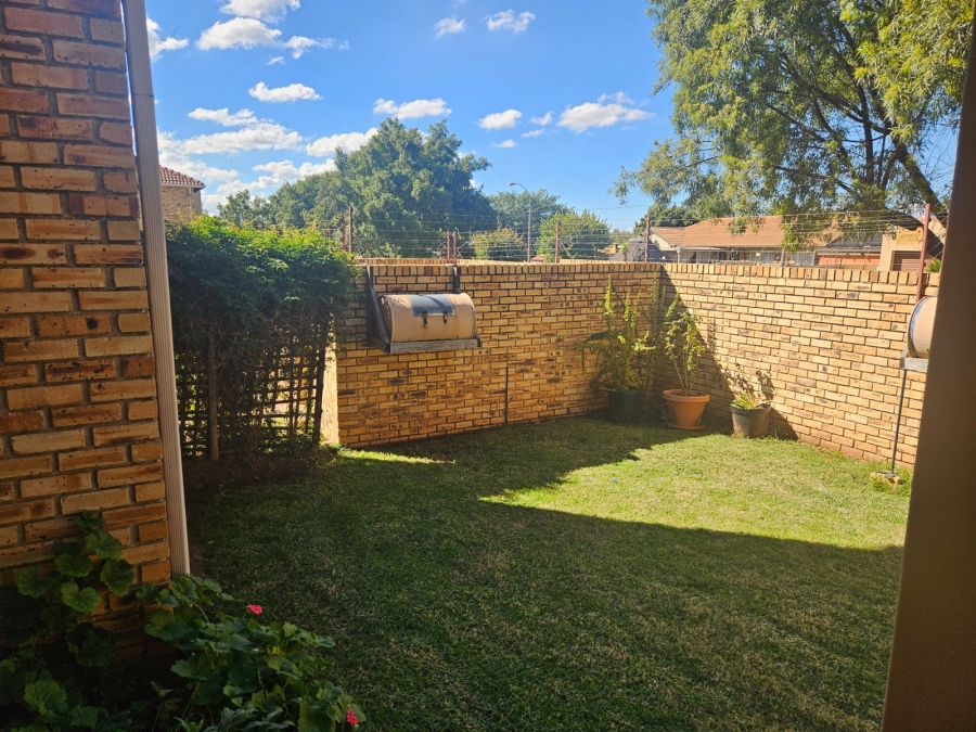 2 Bedroom Property for Sale in Randpoort Gauteng