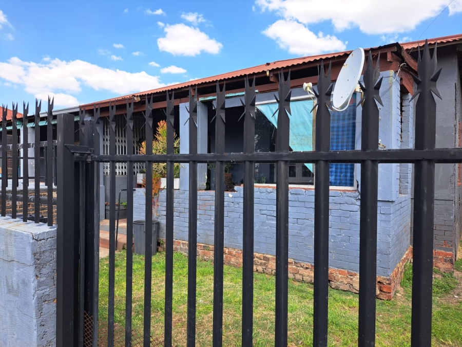 4 Bedroom Property for Sale in East Geduld Gauteng