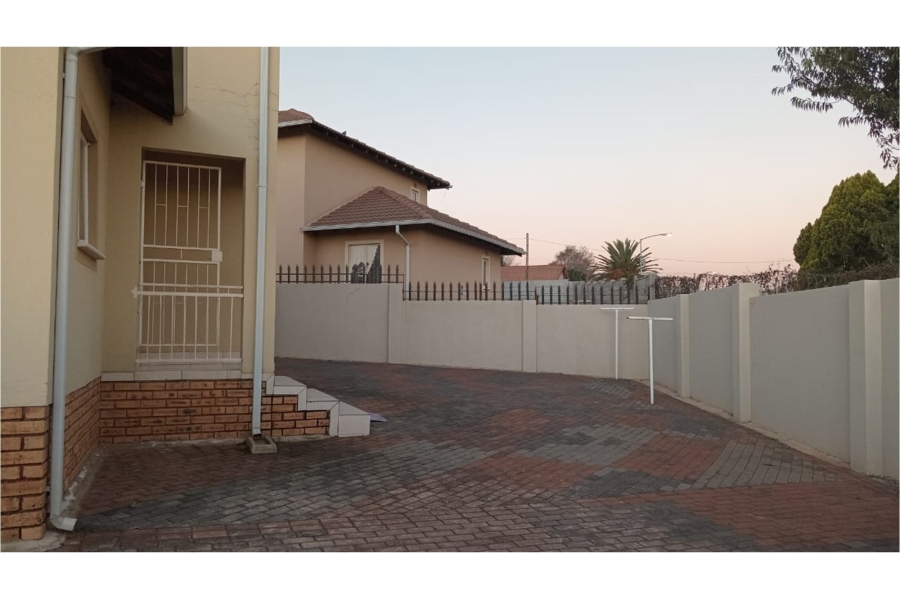 3 Bedroom Property for Sale in Witpoortjie Gauteng