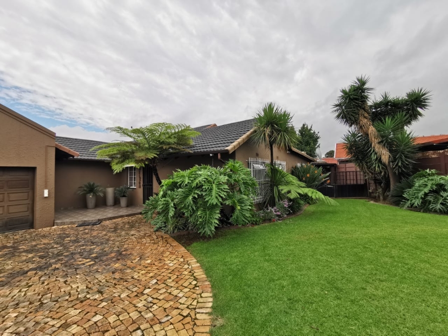3 Bedroom Property for Sale in Verwoerdpark Gauteng
