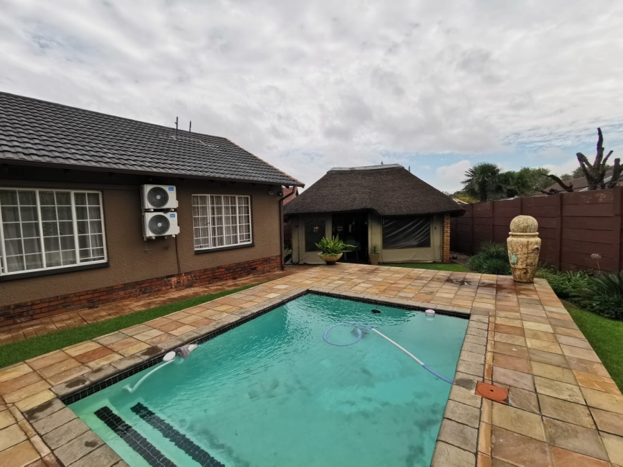 3 Bedroom Property for Sale in Verwoerdpark Gauteng