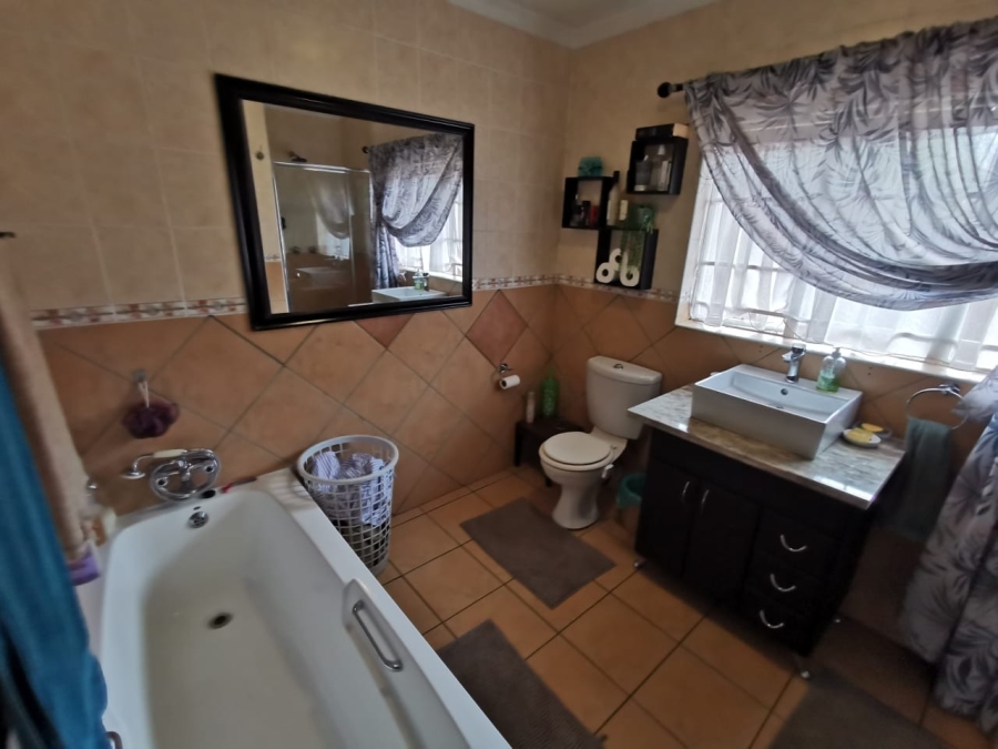 3 Bedroom Property for Sale in Verwoerdpark Gauteng
