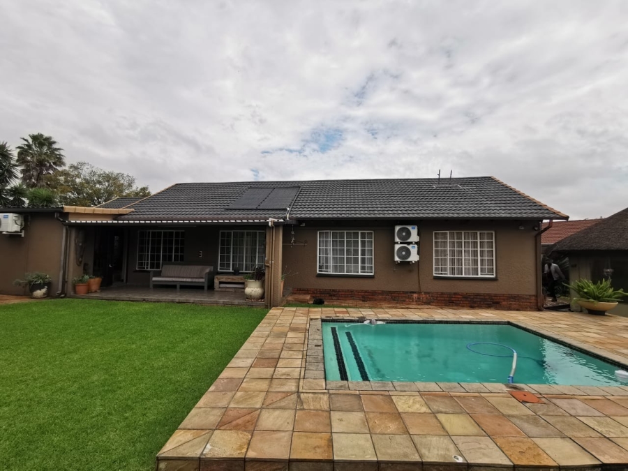 3 Bedroom Property for Sale in Verwoerdpark Gauteng