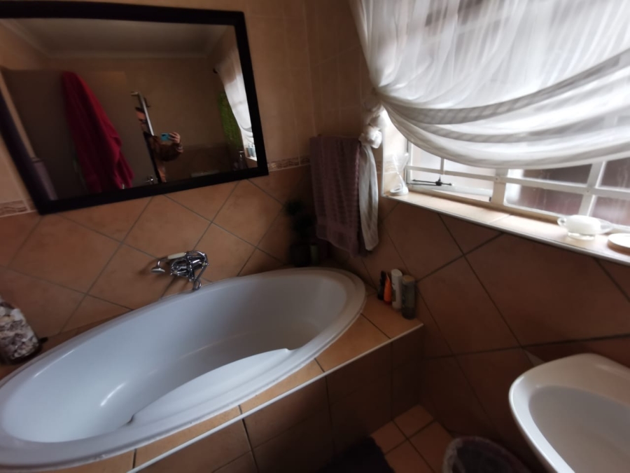 3 Bedroom Property for Sale in Verwoerdpark Gauteng