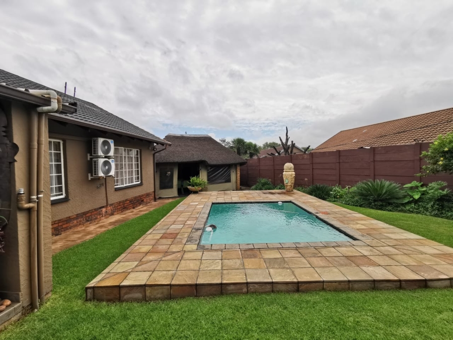 3 Bedroom Property for Sale in Verwoerdpark Gauteng
