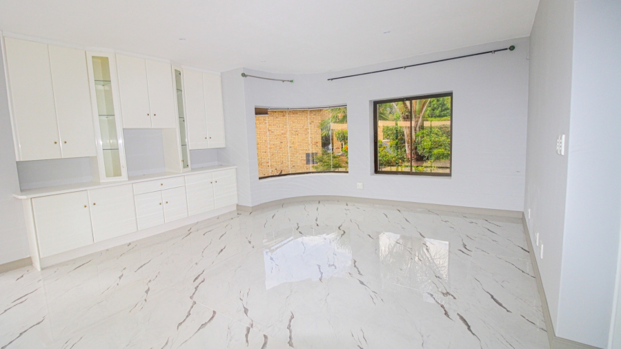 To Let 4 Bedroom Property for Rent in Dainfern Golf Estate Gauteng