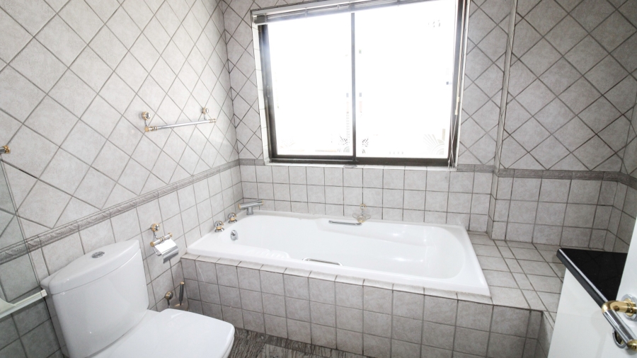 To Let 4 Bedroom Property for Rent in Dainfern Golf Estate Gauteng