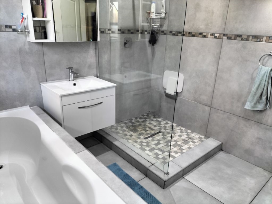 3 Bedroom Property for Sale in Florida Lake Gauteng