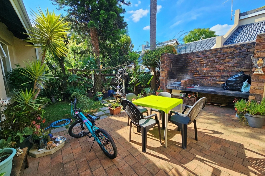 To Let 2 Bedroom Property for Rent in Fourways Gauteng