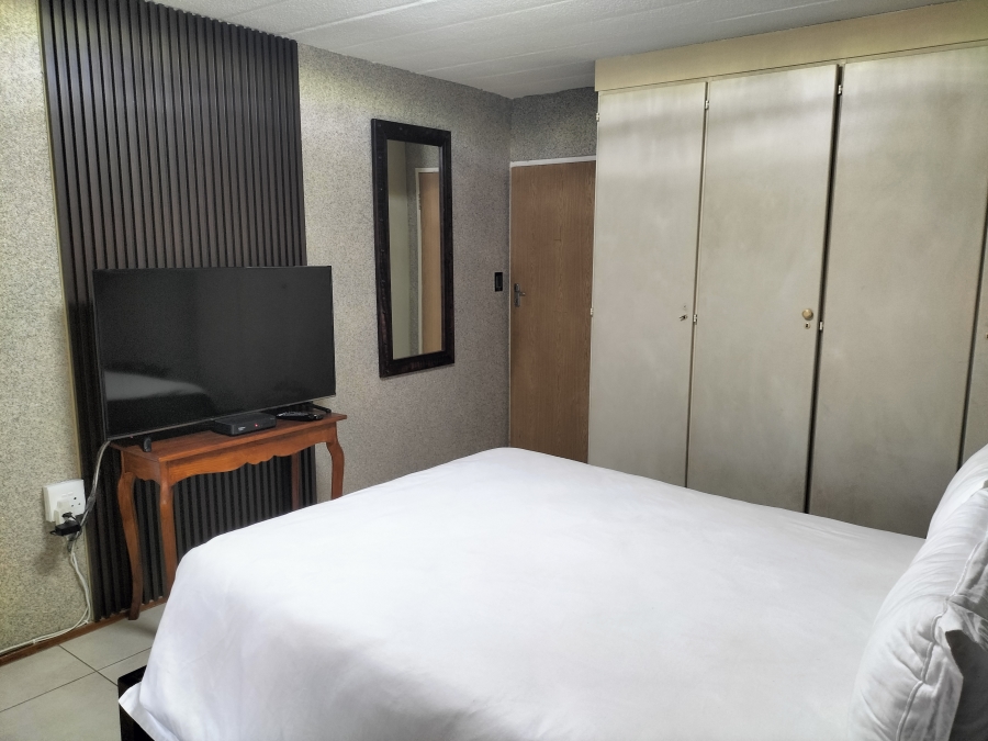 2 Bedroom Property for Sale in Florida Lake Gauteng