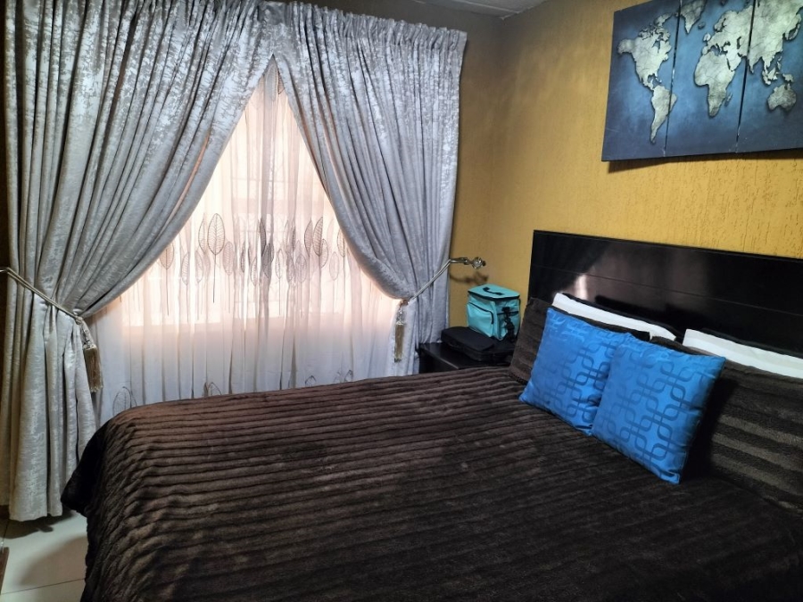 2 Bedroom Property for Sale in Florida Lake Gauteng