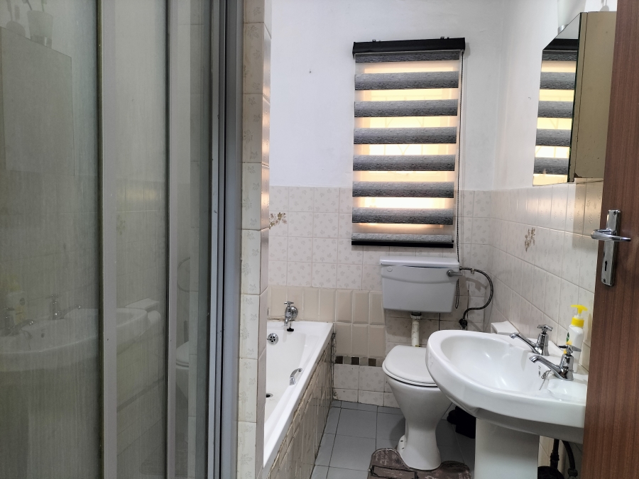 2 Bedroom Property for Sale in Florida Lake Gauteng