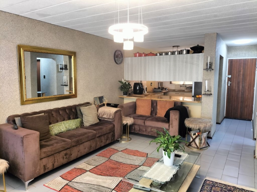 2 Bedroom Property for Sale in Florida Lake Gauteng