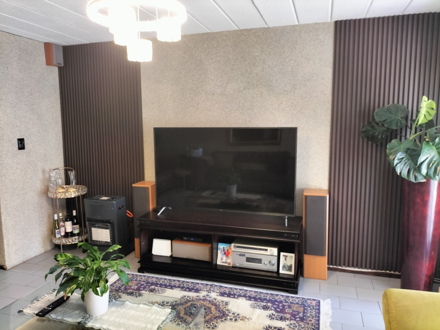2 Bedroom Property for Sale in Florida Lake Gauteng