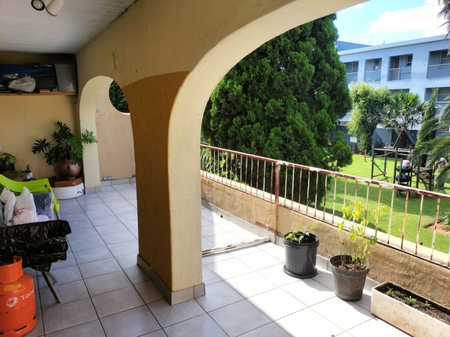 2 Bedroom Property for Sale in Florida Lake Gauteng