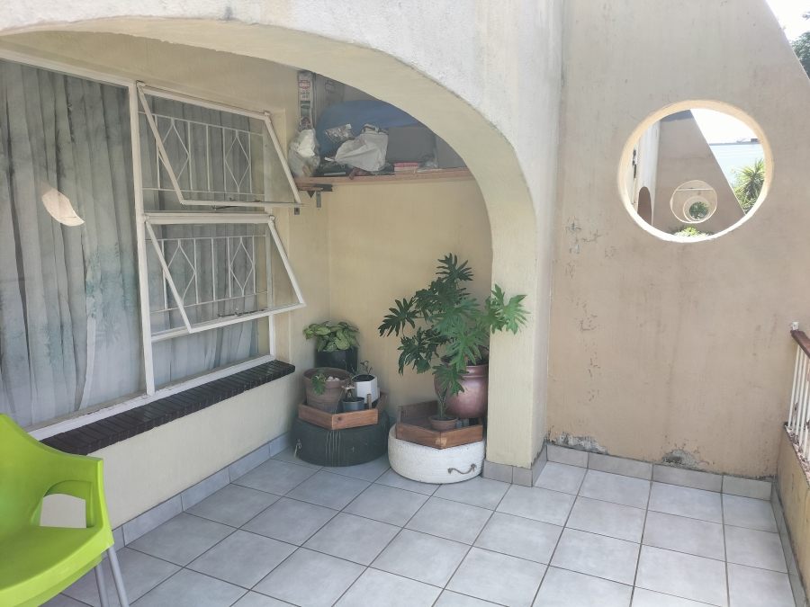 2 Bedroom Property for Sale in Florida Lake Gauteng