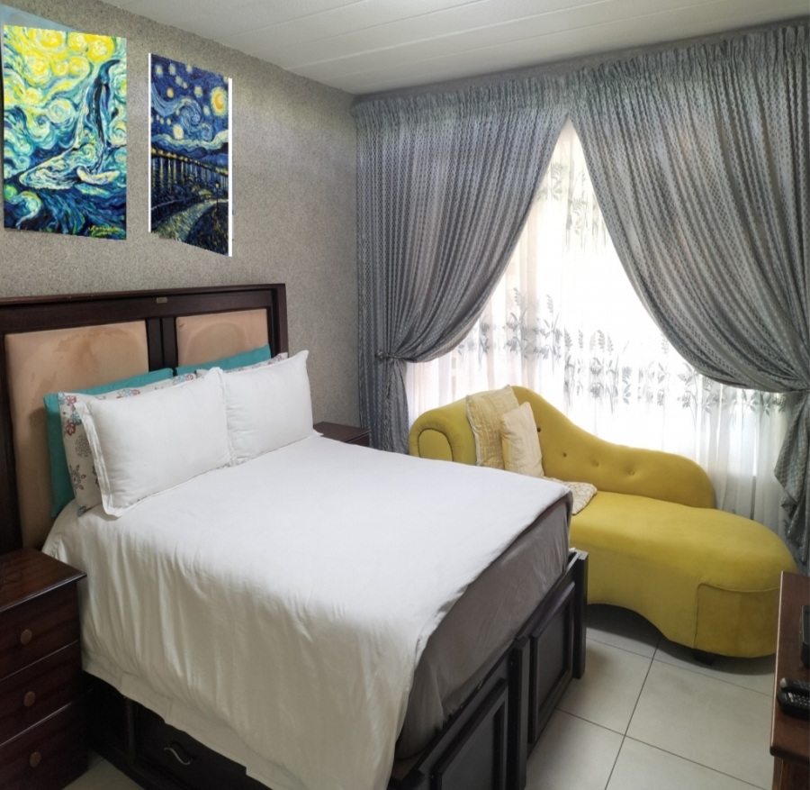 2 Bedroom Property for Sale in Florida Lake Gauteng