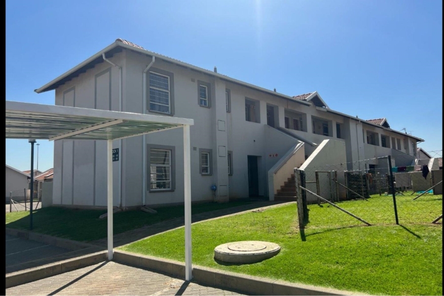 2 Bedroom Property for Sale in Aureus Gauteng