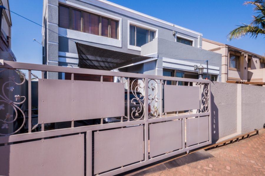3 Bedroom Property for Sale in Buurendal Gauteng