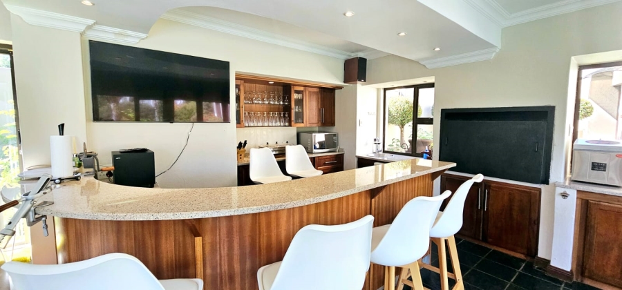 5 Bedroom Property for Sale in Waterkloof Ridge Gauteng