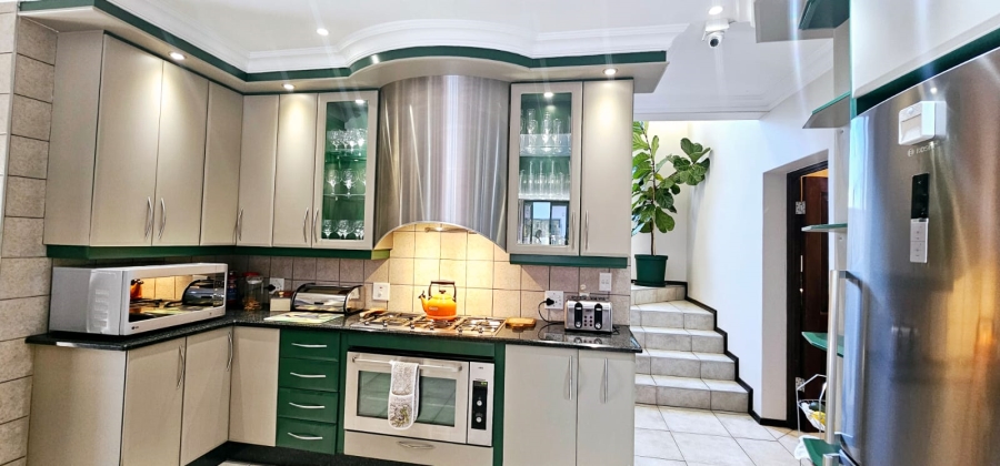 5 Bedroom Property for Sale in Waterkloof Ridge Gauteng