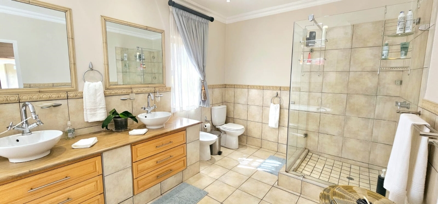 5 Bedroom Property for Sale in Waterkloof Ridge Gauteng