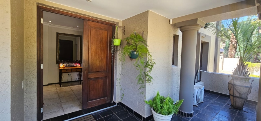 5 Bedroom Property for Sale in Waterkloof Ridge Gauteng