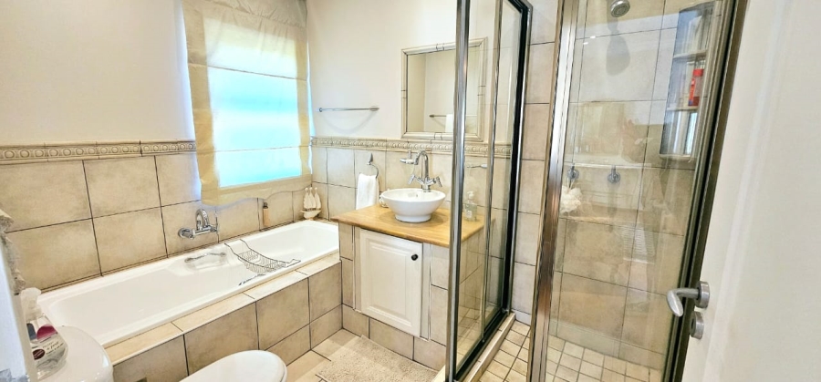 5 Bedroom Property for Sale in Waterkloof Ridge Gauteng