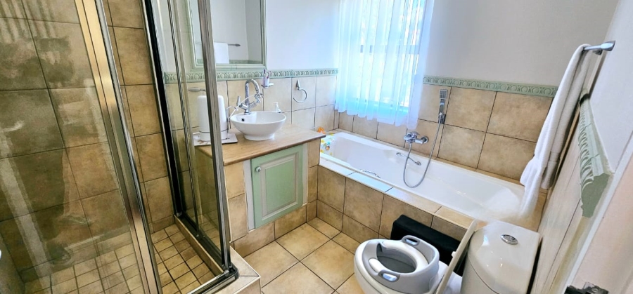 5 Bedroom Property for Sale in Waterkloof Ridge Gauteng