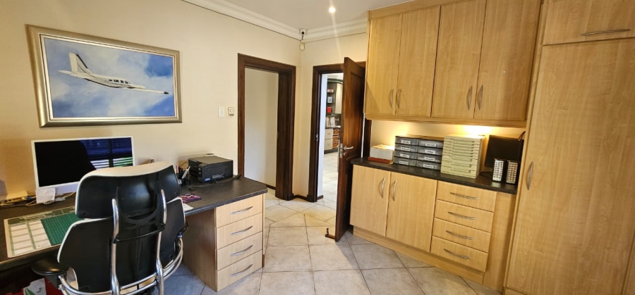 5 Bedroom Property for Sale in Waterkloof Ridge Gauteng