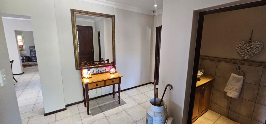 5 Bedroom Property for Sale in Waterkloof Ridge Gauteng