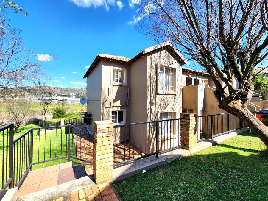 2 Bedroom Property for Sale in Wilgeheuwel Gauteng
