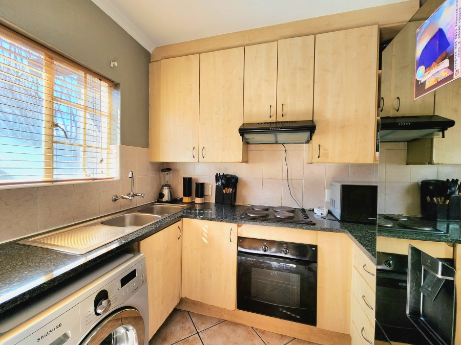 2 Bedroom Property for Sale in Wilgeheuwel Gauteng