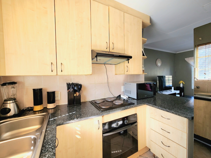 2 Bedroom Property for Sale in Wilgeheuwel Gauteng