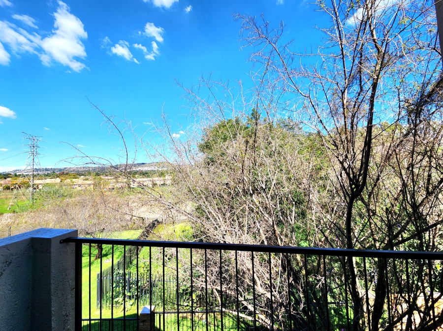 2 Bedroom Property for Sale in Wilgeheuwel Gauteng