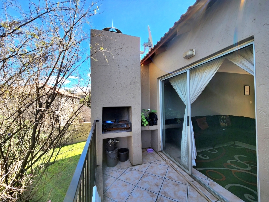 2 Bedroom Property for Sale in Wilgeheuwel Gauteng
