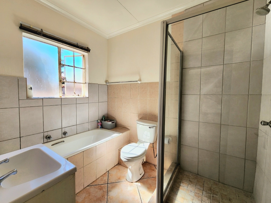 2 Bedroom Property for Sale in Wilgeheuwel Gauteng