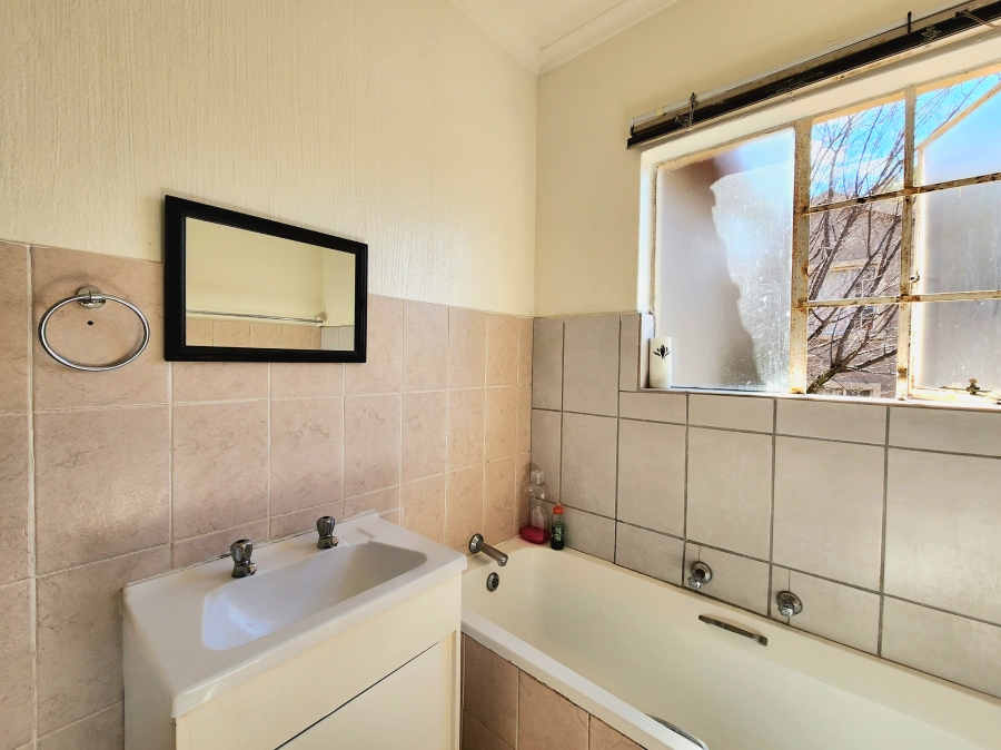 2 Bedroom Property for Sale in Wilgeheuwel Gauteng
