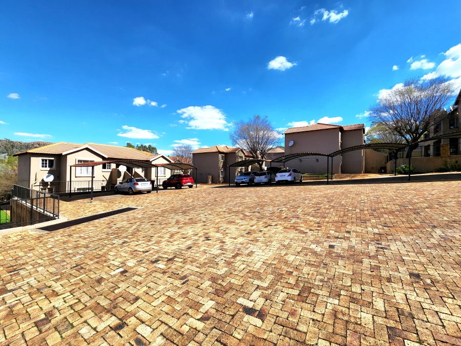 2 Bedroom Property for Sale in Wilgeheuwel Gauteng