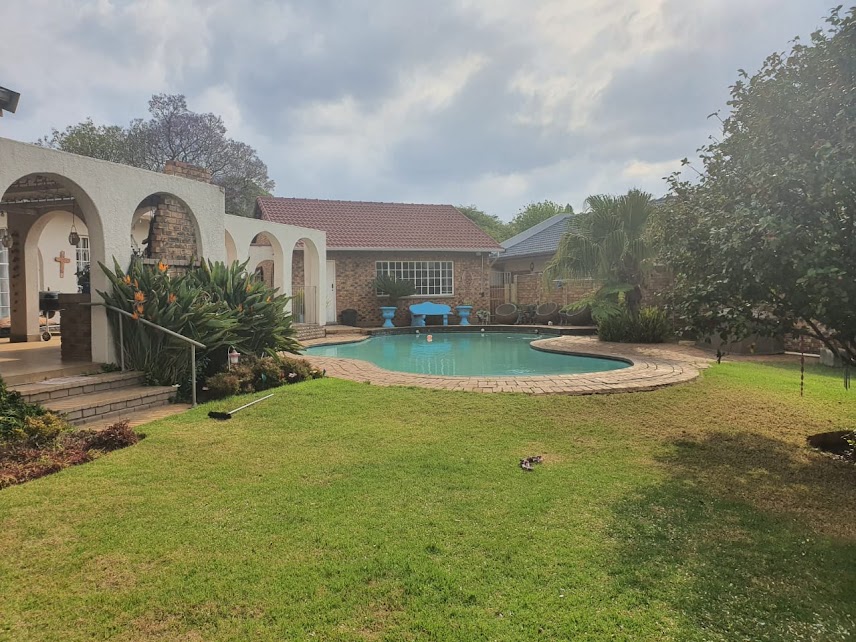 4 Bedroom Property for Sale in Glen Marais Gauteng