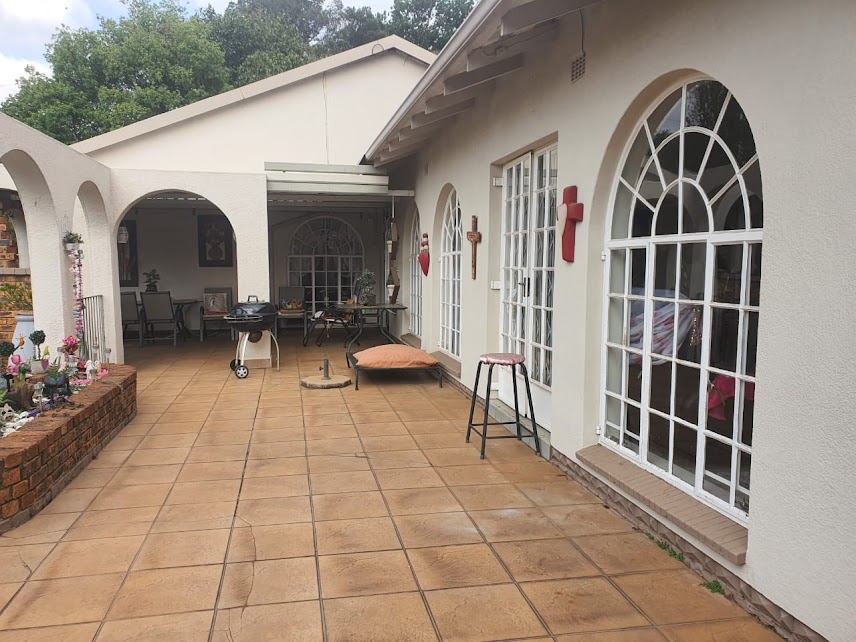 4 Bedroom Property for Sale in Glen Marais Gauteng