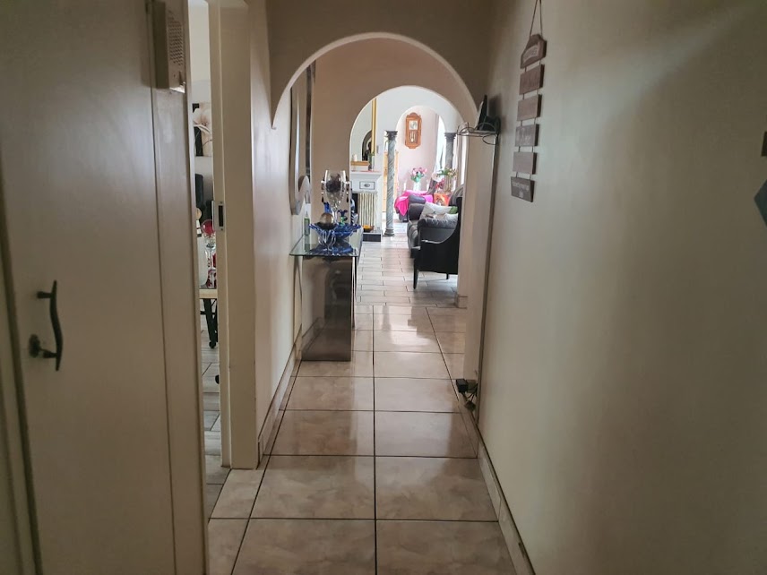 4 Bedroom Property for Sale in Glen Marais Gauteng