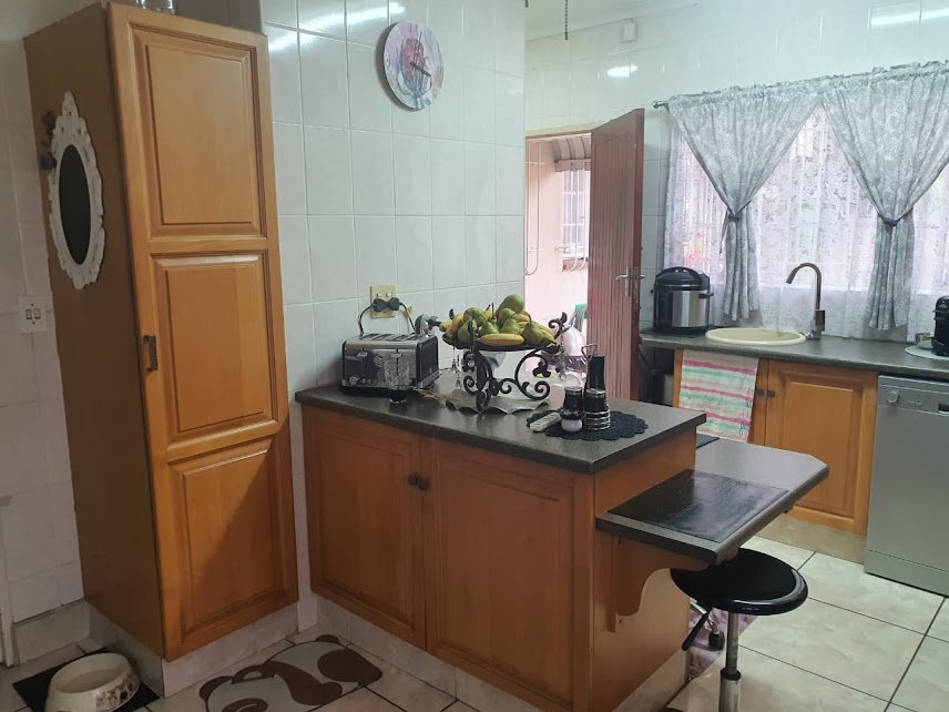 4 Bedroom Property for Sale in Glen Marais Gauteng