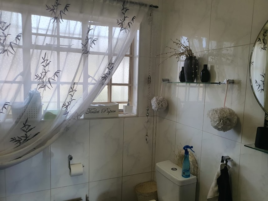 4 Bedroom Property for Sale in Glen Marais Gauteng