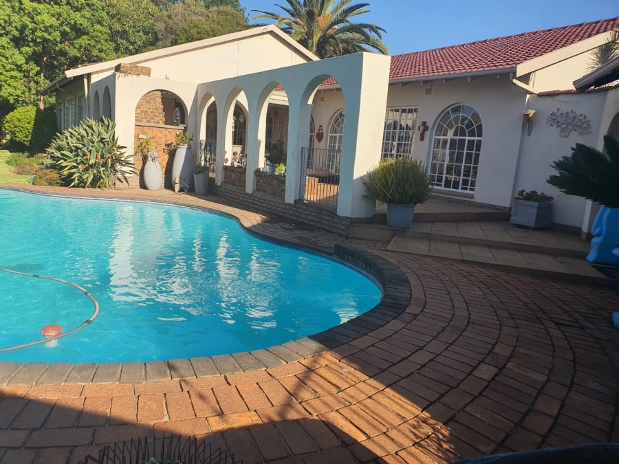 4 Bedroom Property for Sale in Glen Marais Gauteng