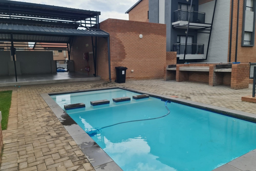 To Let 2 Bedroom Property for Rent in Vorna Valley Gauteng
