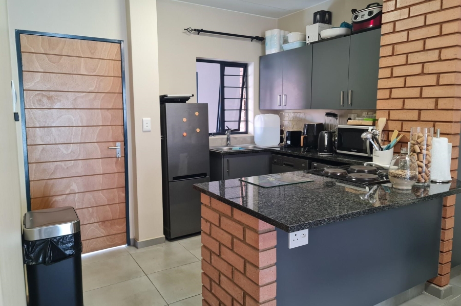 To Let 2 Bedroom Property for Rent in Vorna Valley Gauteng